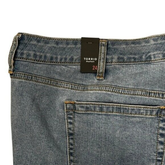 Torrid 24 Boyfriend Vintage Stretch Mid Rise Shorts Denim Jean Distressed NWT - Picture 4 of 7